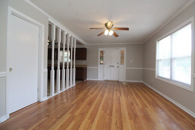 Building Photo - Spacious Bellview 2BR/1.5BA Duplex with Large New Front Deck, Fenced Backyard & Covered 2-Car Car...