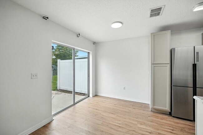 Building Photo - 32218 Gem: Open-Concept Townhome Minutes from the Airport