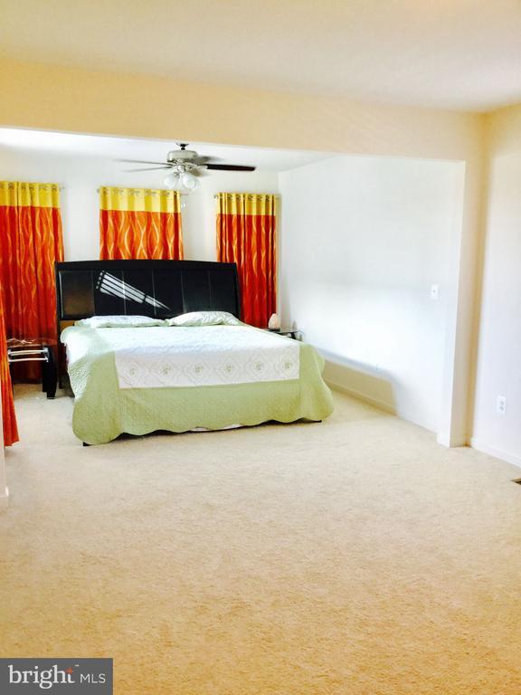 Building Photo - 42258 Castle Ridge Square