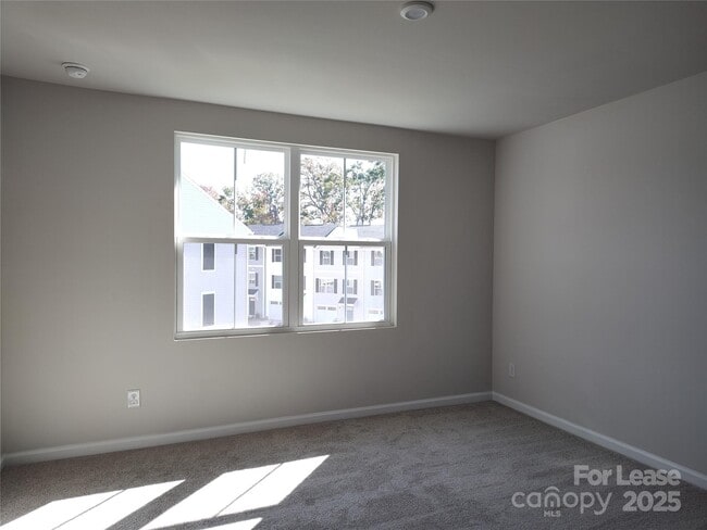 Building Photo - 8031 Sinnet Pl