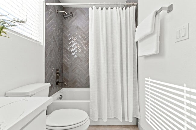 Building Photo - ** MOVE IN SUMMER 6/28/2028 ** 4 Bedroom 4...