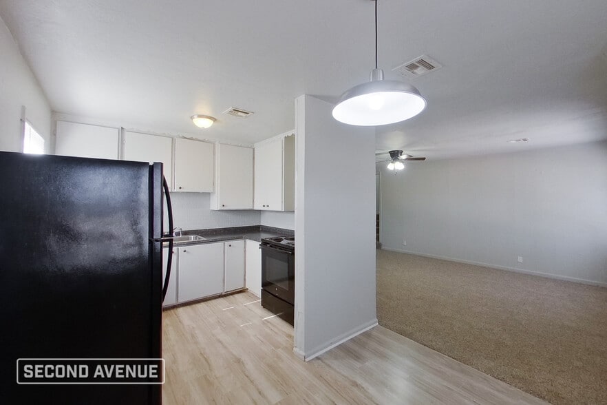 Building Photo - 2100 NE 26th St