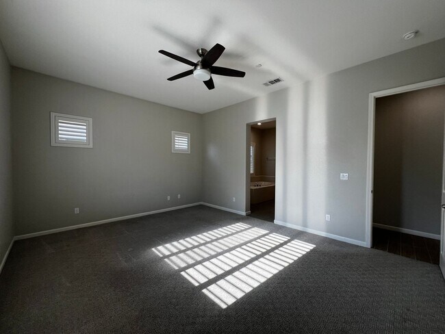 Building Photo - Beautiful 3 Bed, 2 Bath home in highly des...