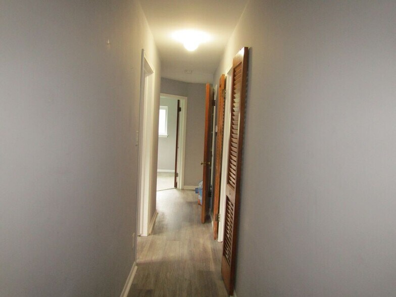 Building Photo - 14939 Cruse St