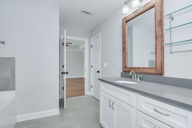 Building Photo - Beauty in Riverwood on Corner Lot!