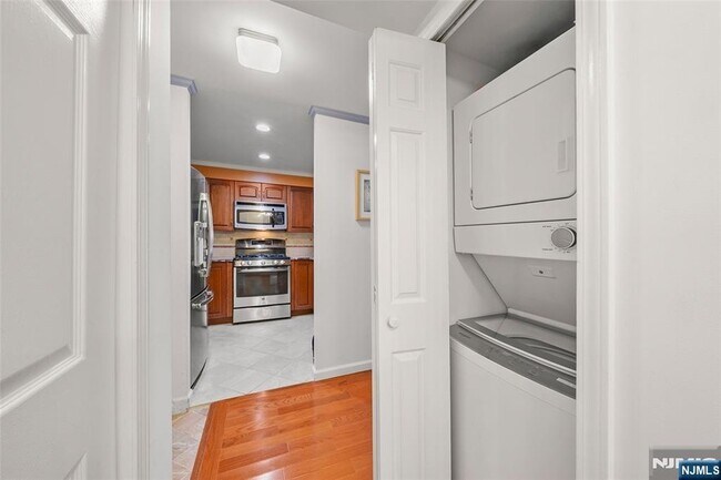 Building Photo - 303 Ellery Ct