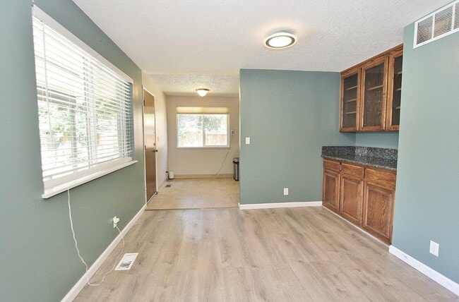 Building Photo - 3873 N Manchester St