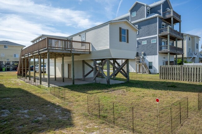 Building Photo - Ocean View 2BR/2BA Home – Updated Bath, St...