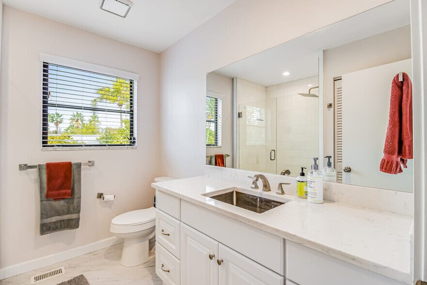 Building Photo - 6997 Longboat Dr S