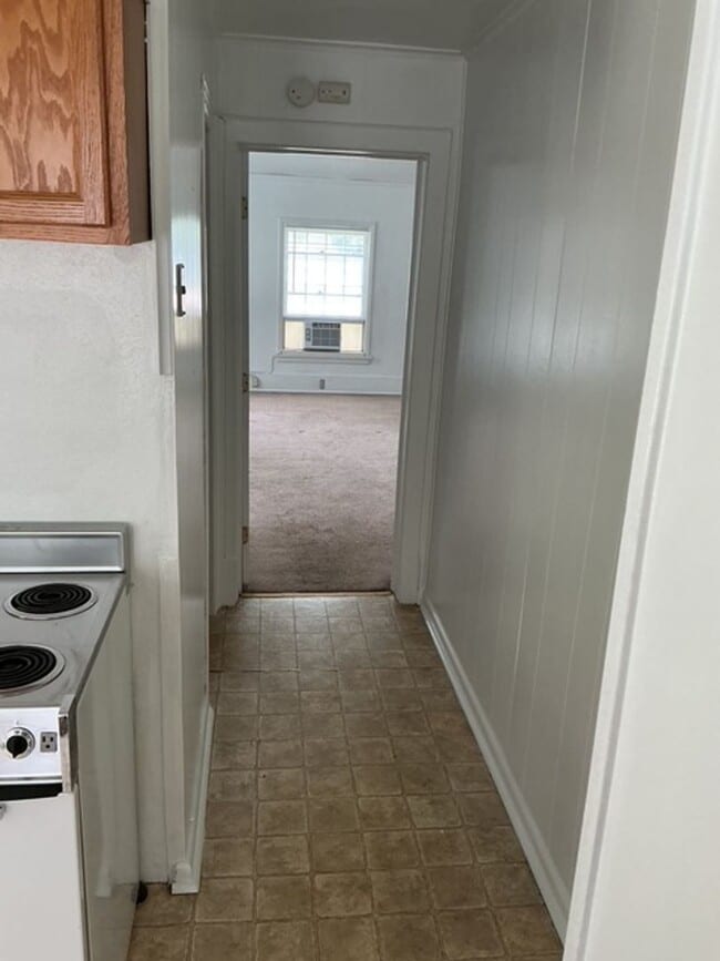 Interior Photo - 1512 E Gardner Ln
