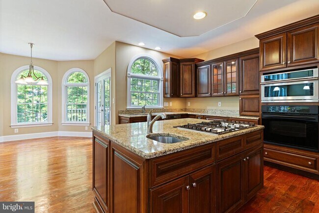 Building Photo - 45105 Mill Creek Way