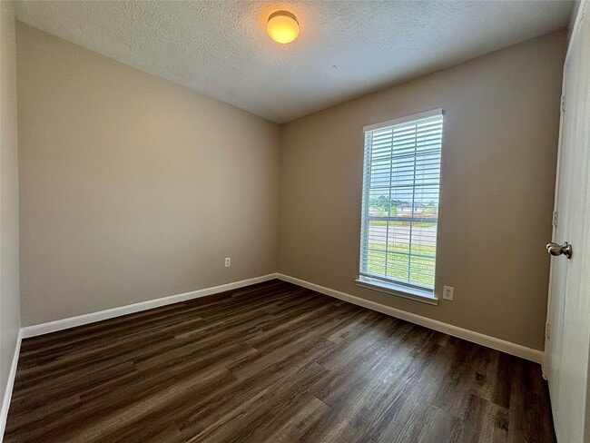 Building Photo - 8816 E Buffalo Cir