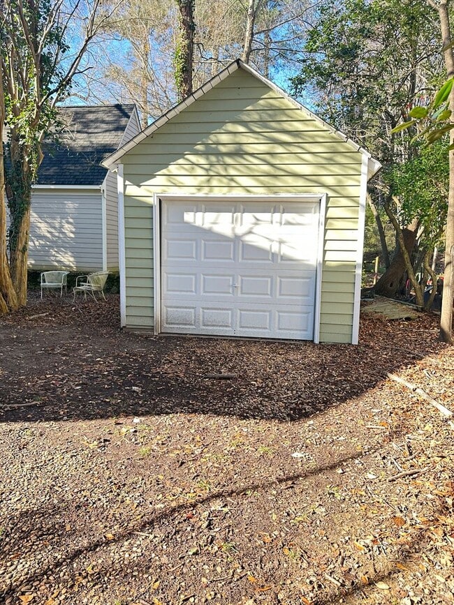 Building Photo - 503 Newport Ave