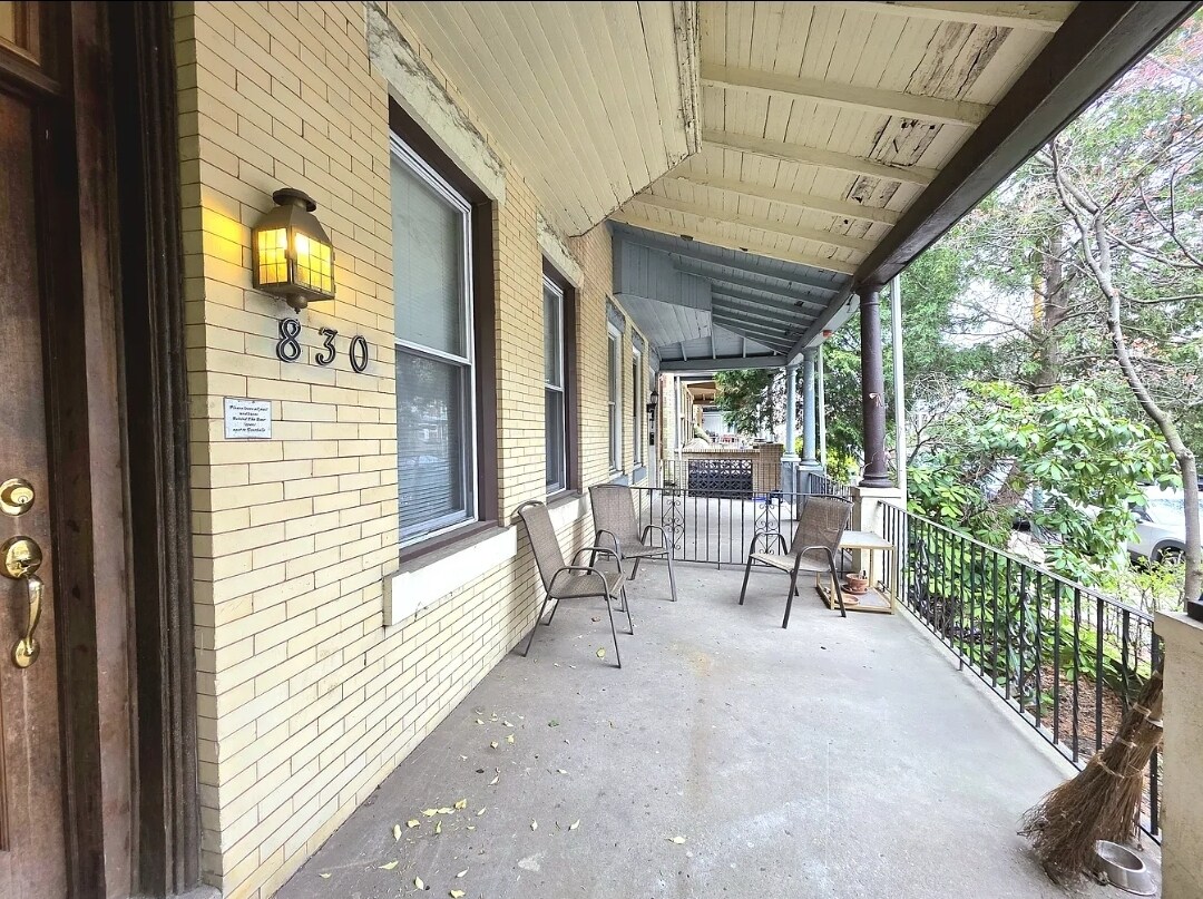 Building Photo - 830 S 49th St