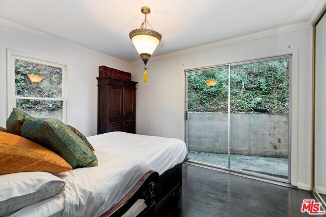 Building Photo - 1730 Mt Olympus Dr