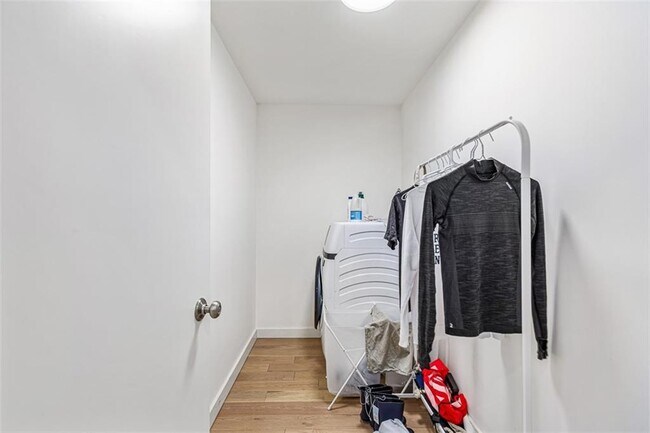 Building Photo - 71 Richmond St