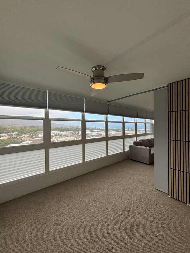 Building Photo - Executive Ocean Views, Fresh Interior