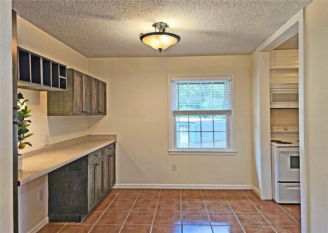 Building Photo - 47 Monet Ct NW