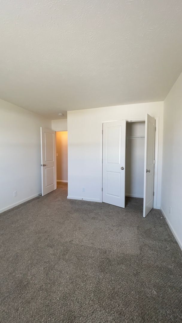 Building Photo - Hawthorne Lake…3 Bedroom 2 Bath