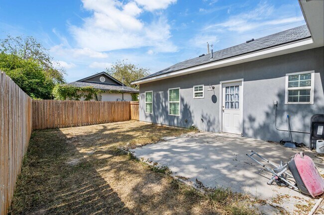 Building Photo - 200 Wallen St