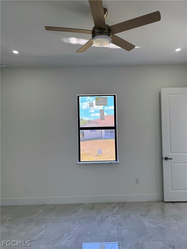 Building Photo - 735 Worth Ave S