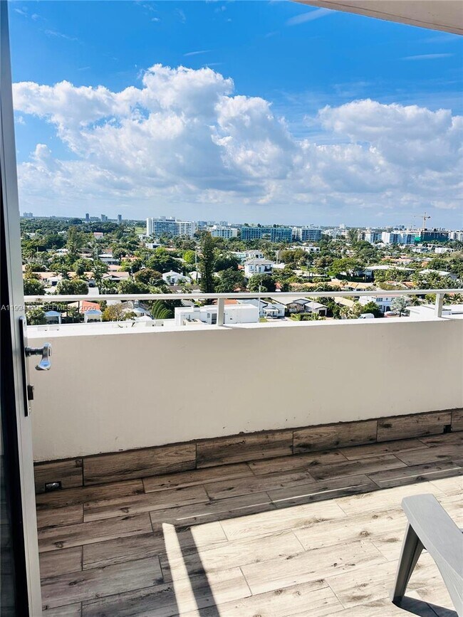 Building Photo - 9225 Collins Ave