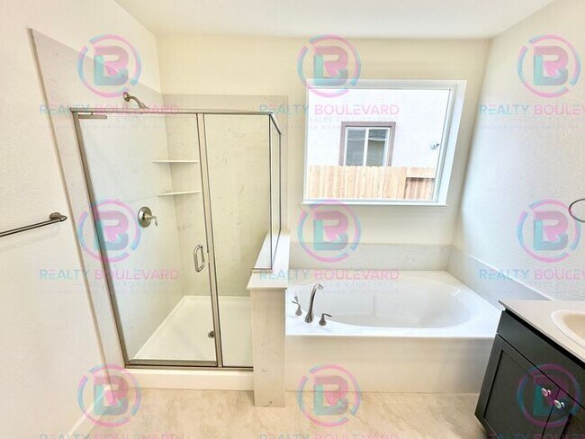 Building Photo - Modern Elegance in the Heart of Carson Cit...