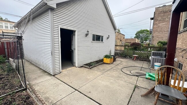 Building Photo - 5717 N St Louis Ave