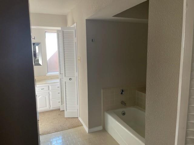 Building Photo - 402 Pebblecreek Dr