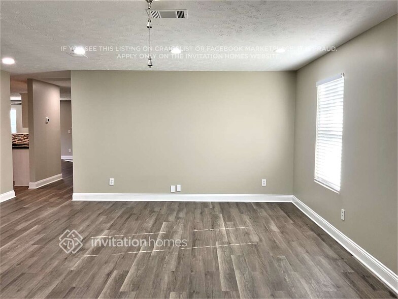 Building Photo - 5439 Middlebury Dr