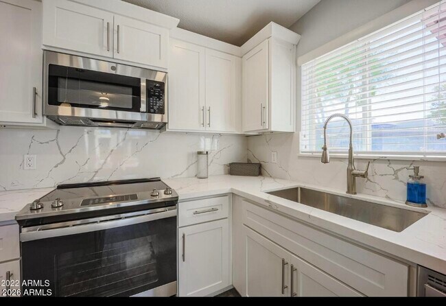 Building Photo - 16807 E Gunsight Dr