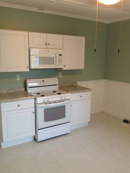 Primary Photo - 119 Pleasant St