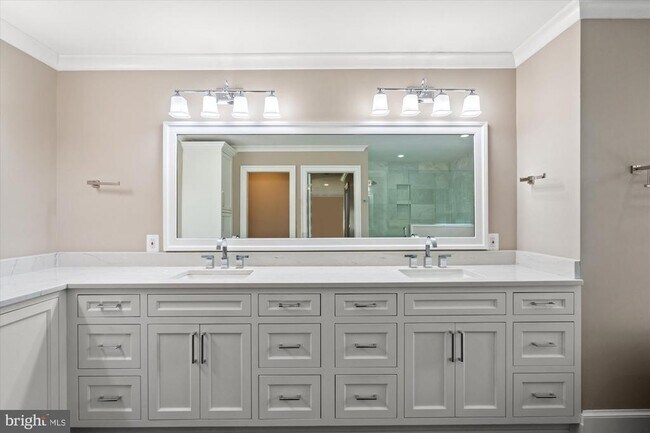 Building Photo - 4905 Dorset Ave