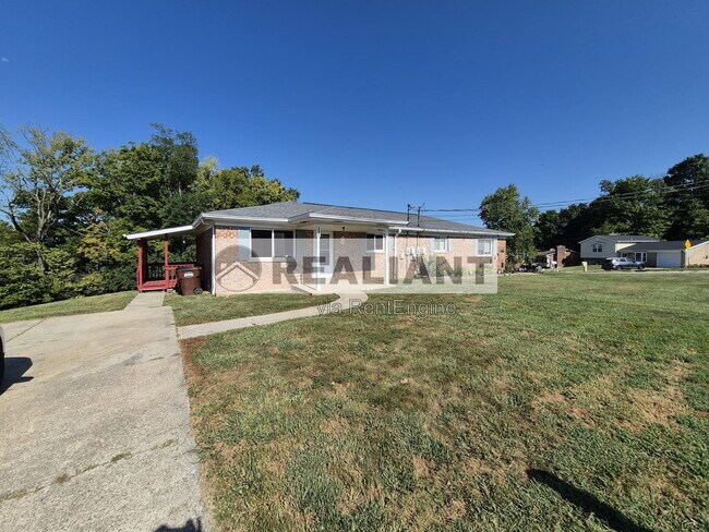 Building Photo - 5085 Wooddale Dr