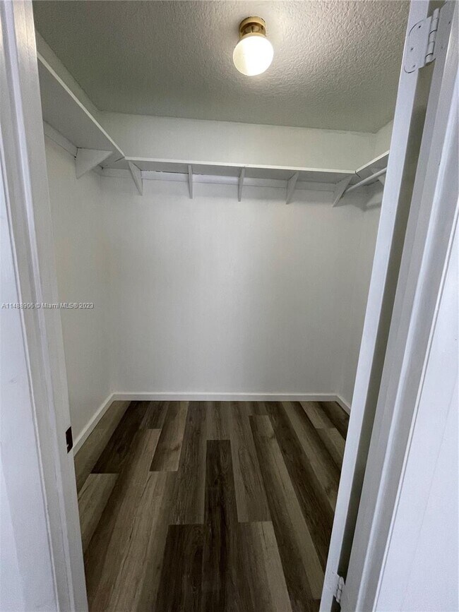 393 La Mancha Ave 393 La Mancha Ave Royal Palm Beach FL 33411