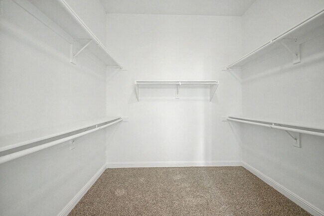 Building Photo - 1900 E Woodsman Pl