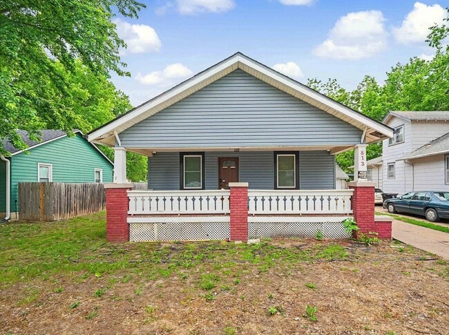 Building Photo - 813 W Elm St