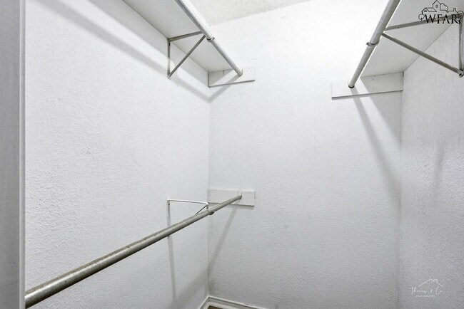 Building Photo - 1000 E Crafton St