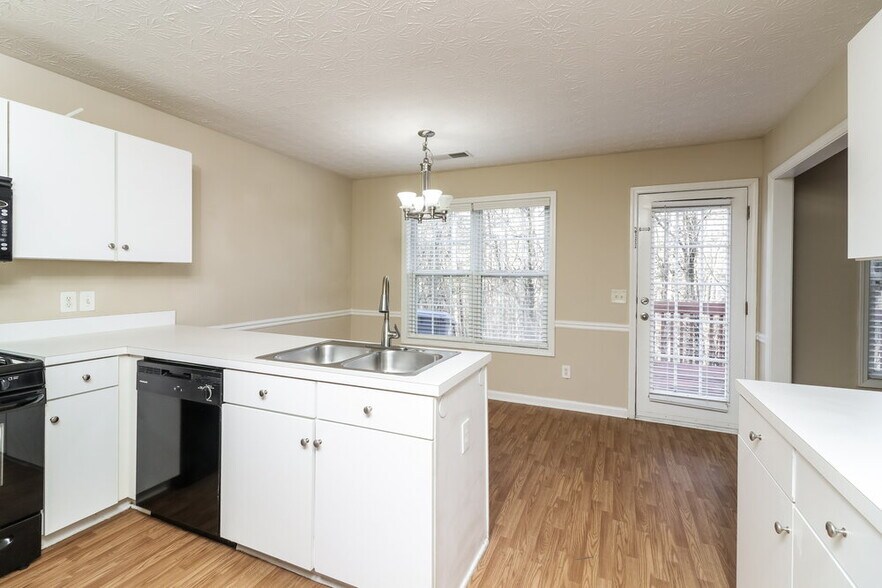 Building Photo - 300 Kentshire Pl NW