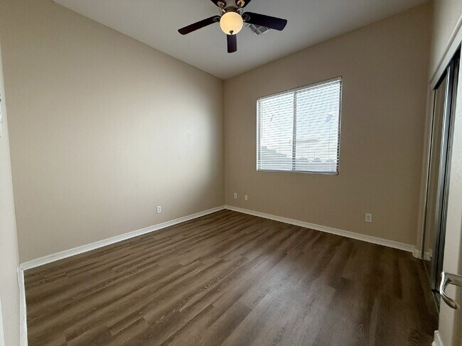 Building Photo - "Spacious 3-Bedroom/2 Full Bath Home with ...