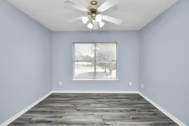 Building Photo - 10403 Shadow Oaks Dr