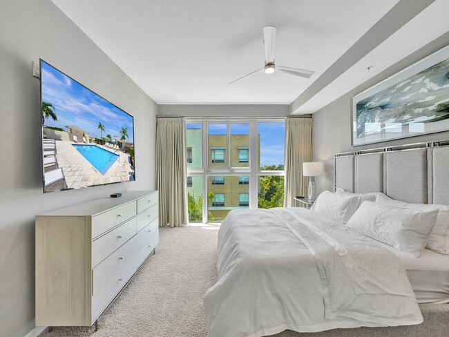 Building Photo - 225 NE 1st St