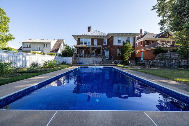 Building Photo - Stylish Downtown Apartment with a Private Oasis and Pool Retreat!