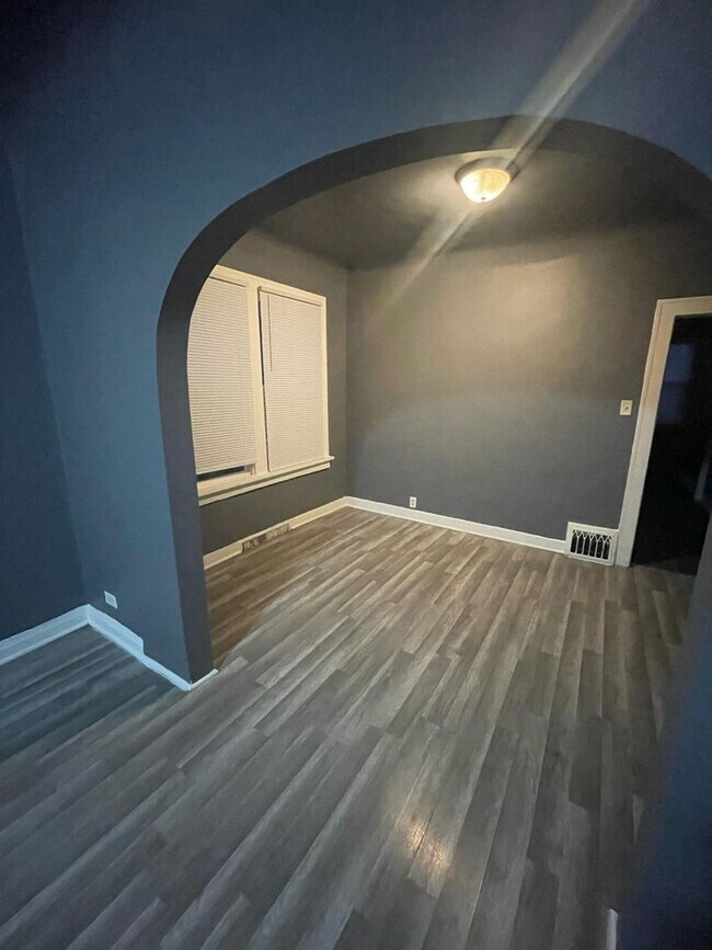 Building Photo - Section 8 Welcomed Large 2 Bedroom