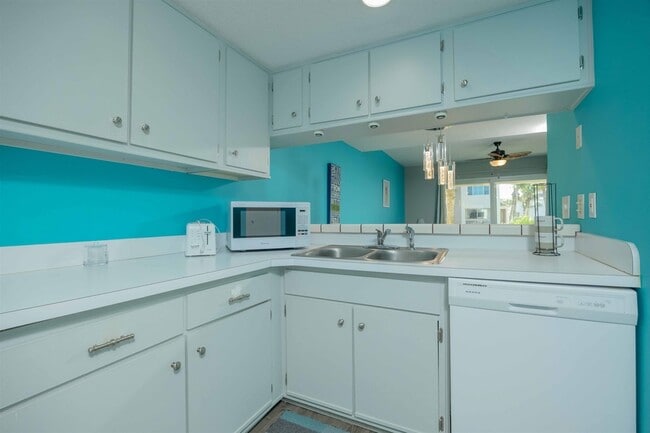 Building Photo - 8130 A1A S