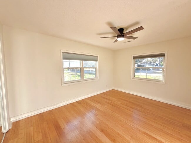 Building Photo - 1216 Eastwood Ave