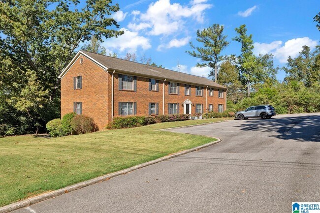 Building Photo - 2060 Montreat Dr