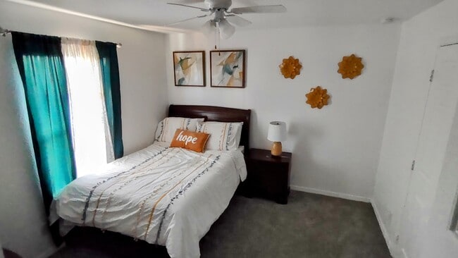 Building Photo - 1519 W 17th St