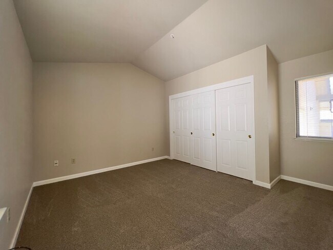 Building Photo - 64 Fountain Grove Cir