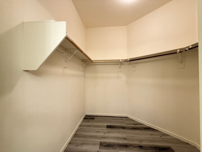 Building Photo - 813 Peachy Canyon Cir